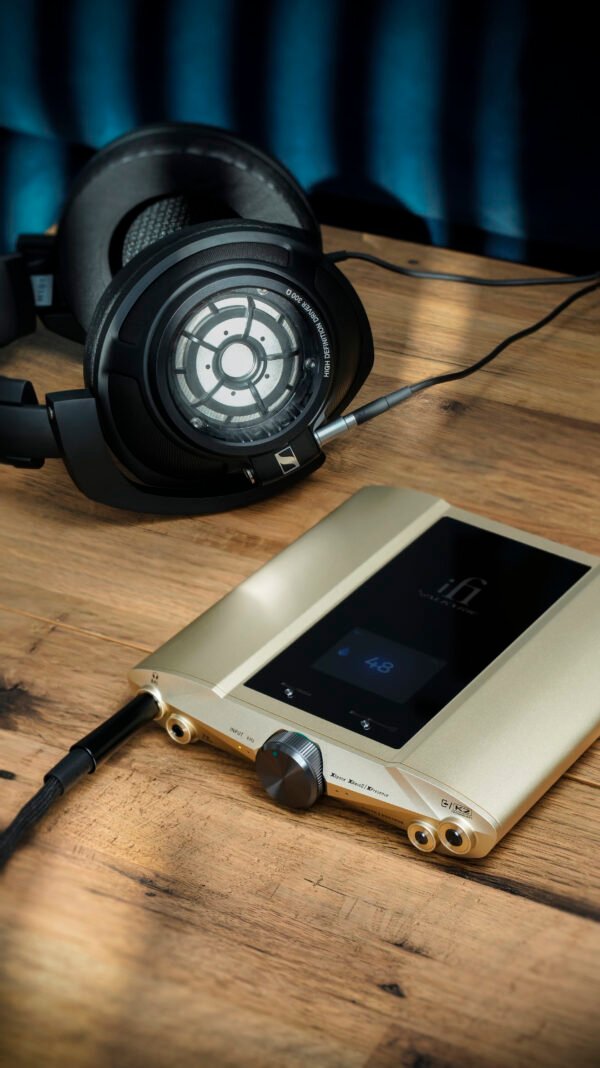Produto iFi Audio - 0be831ec valkyrie lifestyle 14